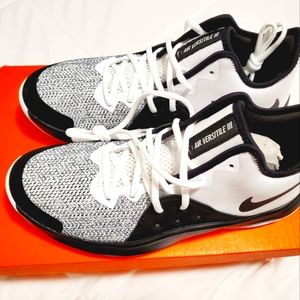 Nike Mens Air Versitile III Basketball Shoes Black/White/Dark Grey 7.5 M